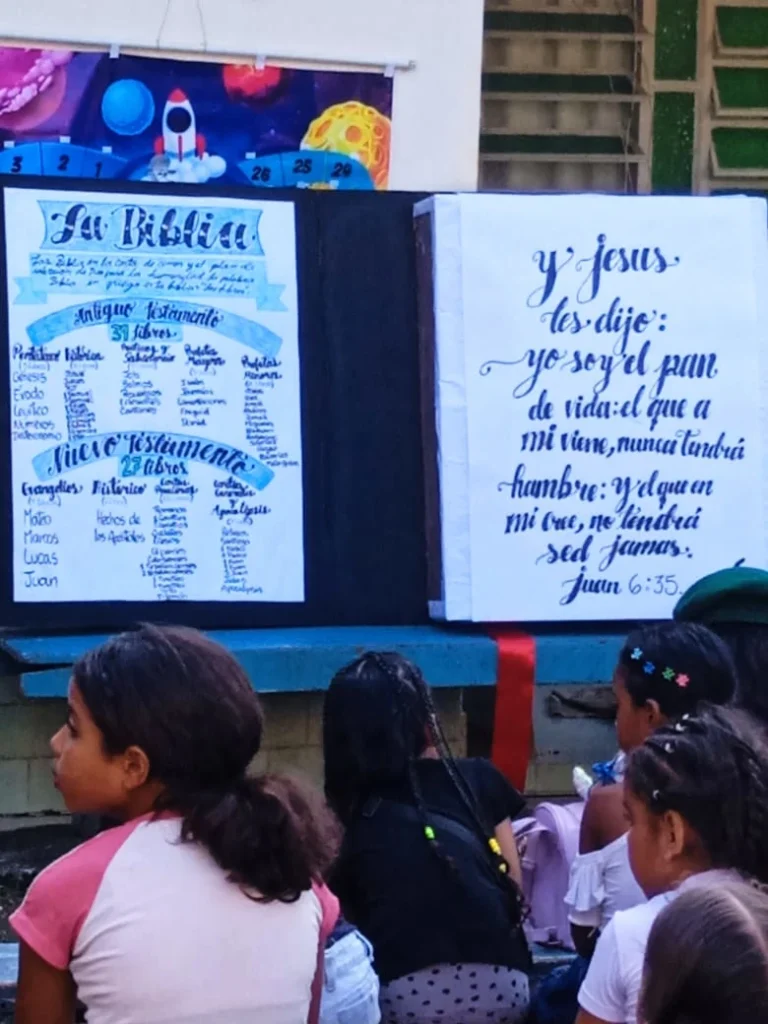 Clase bíblica a los niños