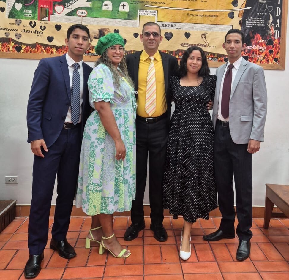 AYUDADORES